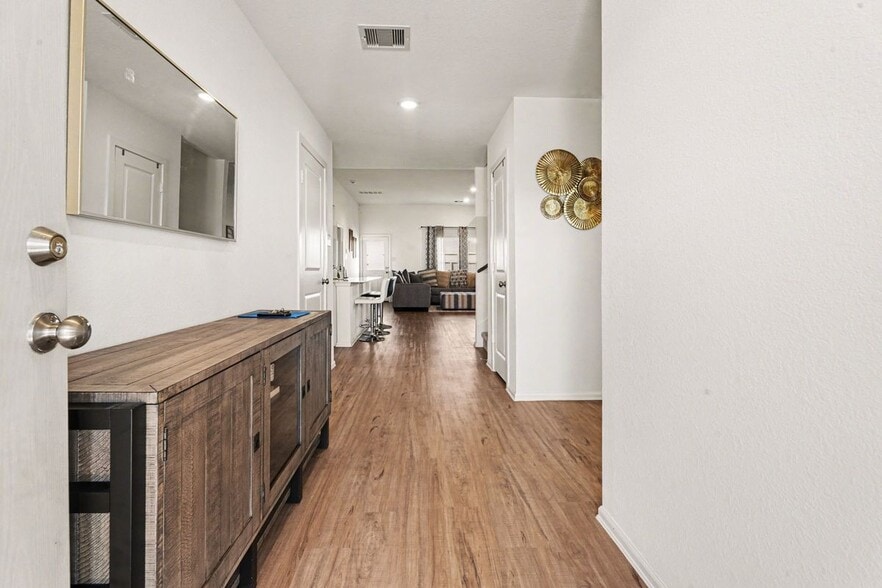 Building Photo - 9502 Brookside Point Dr