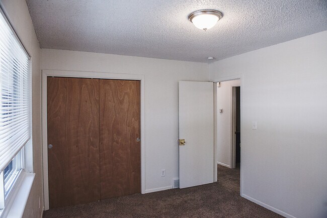 Building Photo - Very Nice Condo close to HWY I-25