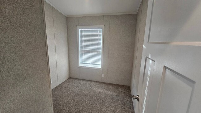 Building Photo - 2233 E Maywood St