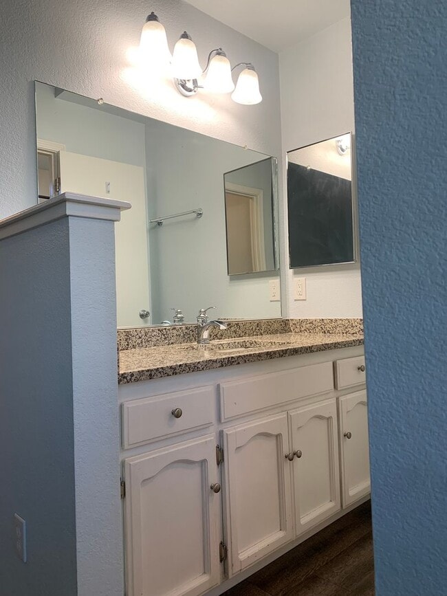 Building Photo - Beautifully Maintained Fairfield Home is A...