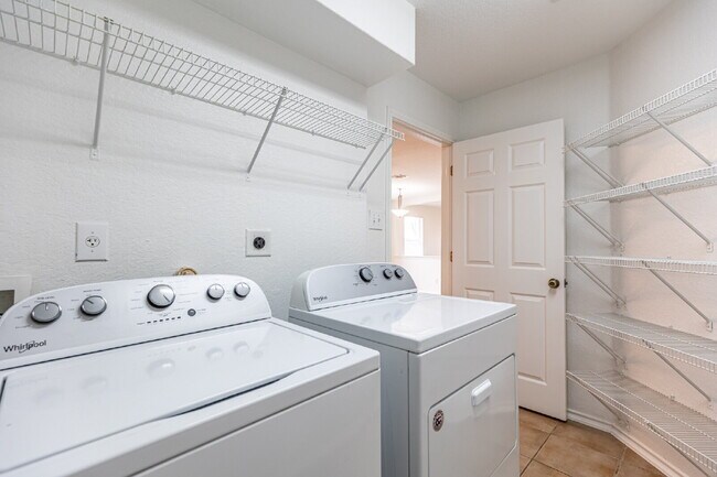 Building Photo - 2476 Medina Dr