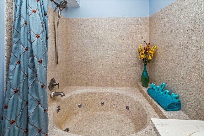 Building Photo - 6426 Whitbourne Dr