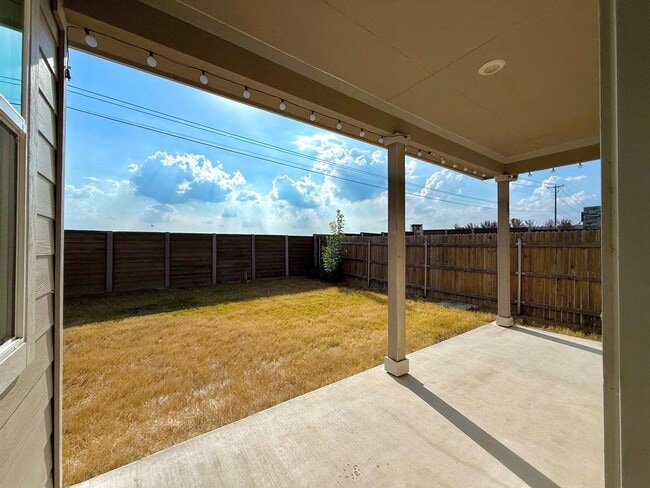 Building Photo - 402 Barton Creek Ln