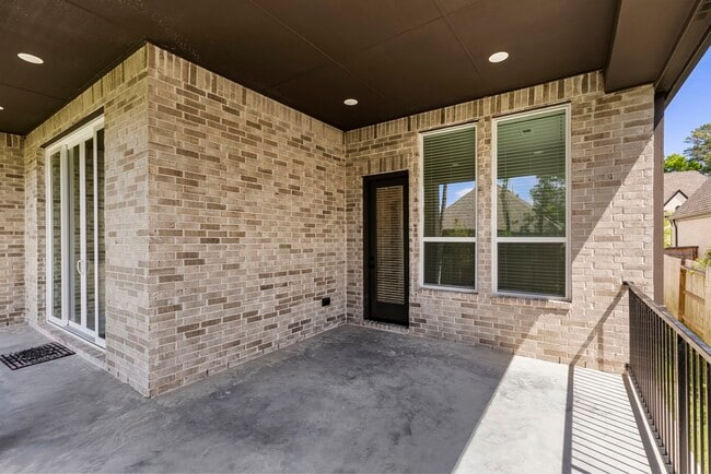 Building Photo - 415 N Hillary Step Pl