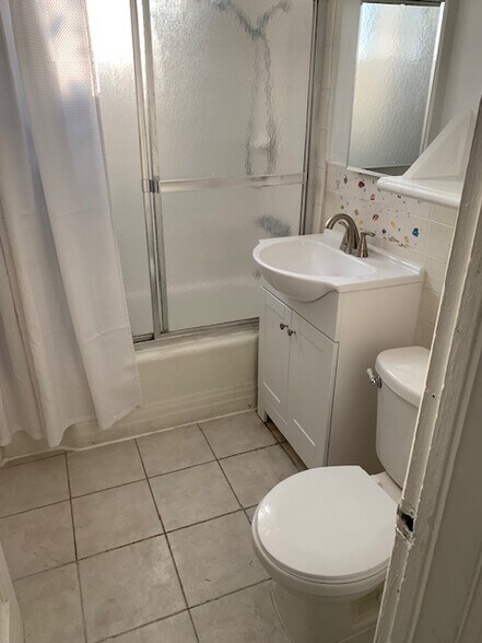 Building Photo - 1514 W 204th St