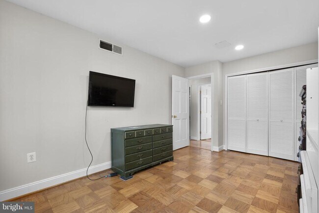 Building Photo - 7753 Patriot Dr