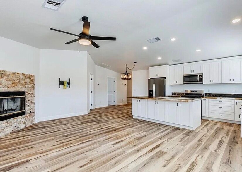 Building Photo - 6548 Quail Spring Ave