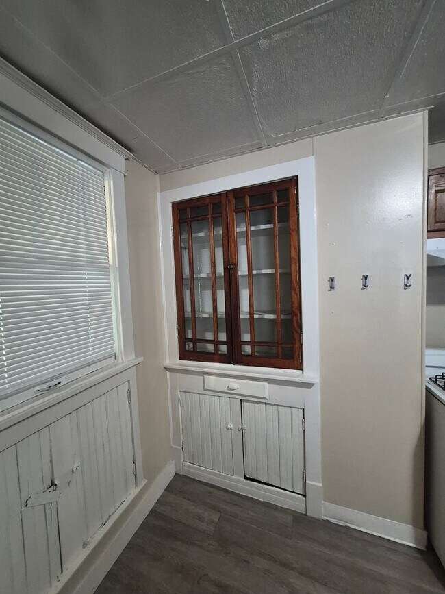 Building Photo - 2140 Rosebud Ave