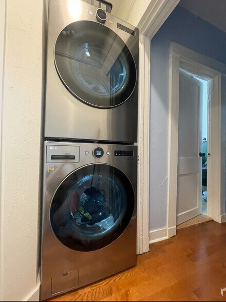 nyew AI washer/dryer - 1519 Pauline St