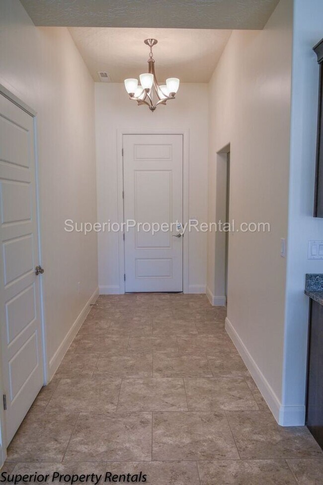 Building Photo - 4 bed, 2.5 bath home, 2 car garage with a large yard/ Pet friendly