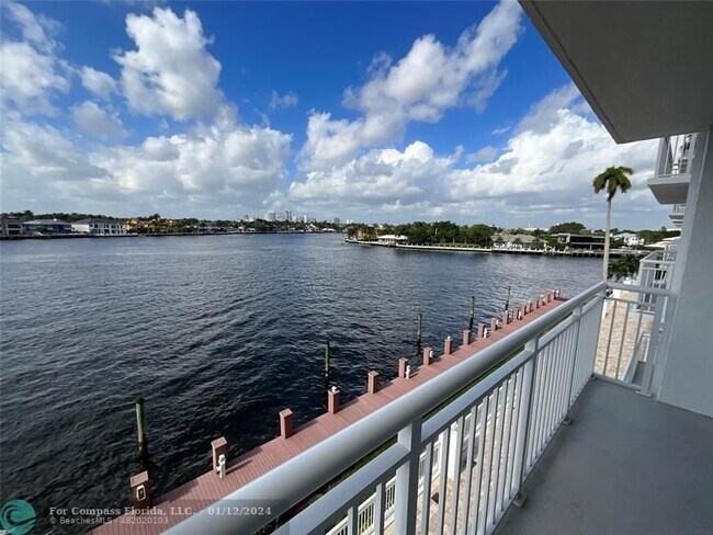 Building Photo - 511 Bayshore Dr