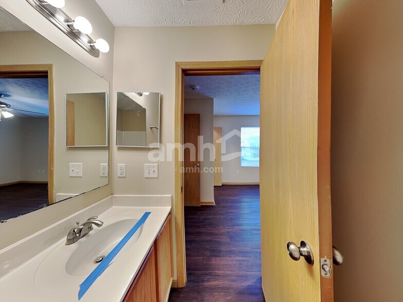 Building Photo - 7525 Hemrich Dr