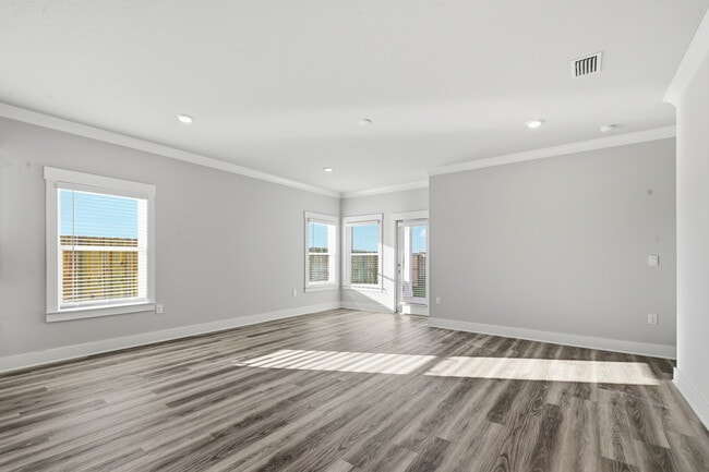 Building Photo - 1085 Hayward Lp