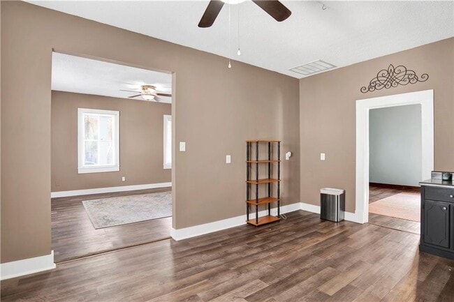 Building Photo - 112 Espejo St