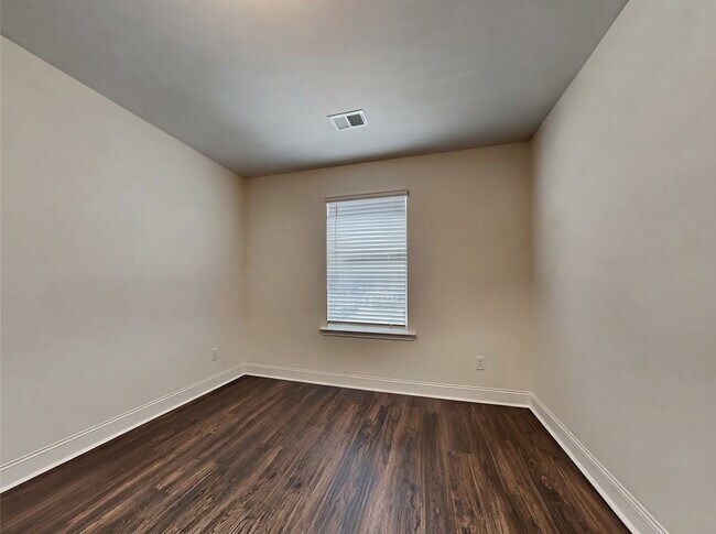 Building Photo - 456 White Magnolia St