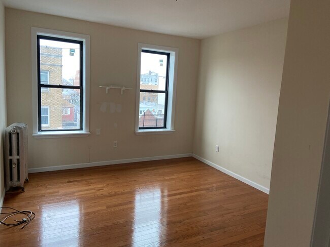 2D-2 bedroom - 3767 63rd St