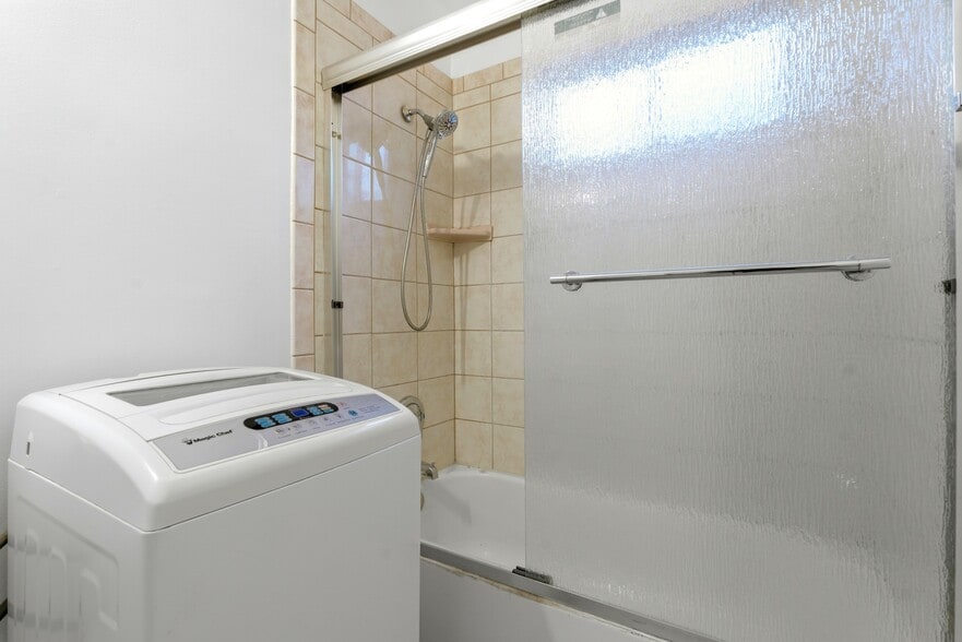 Building Photo - 7932 Brimfield Ave