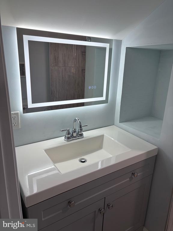 Building Photo - 1806 Johnson Rd