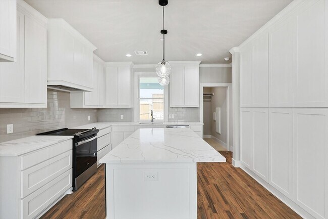 Building Photo - 514 Woodside Trl