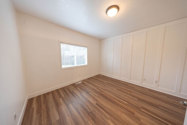 Building Photo - Three bedr. one level home in Washougal - Fenced yard