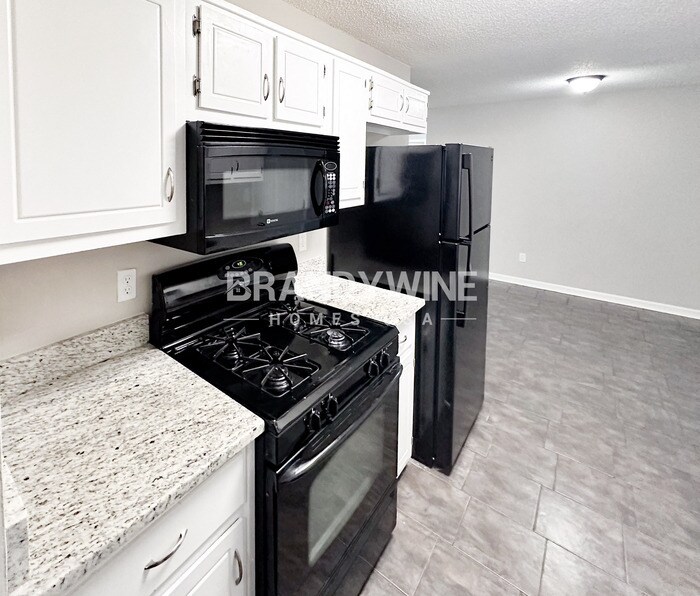 Building Photo - 201 Brooke Dr