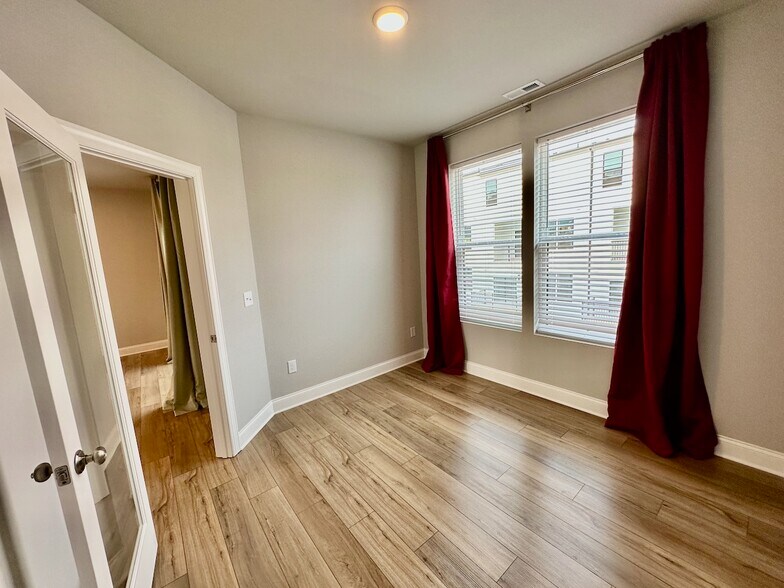 Study/Office/Bed/Flex - 1253 S Blount St