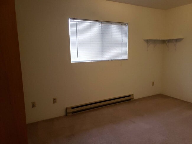 Building Photo - 2005 NE Terre View Dr