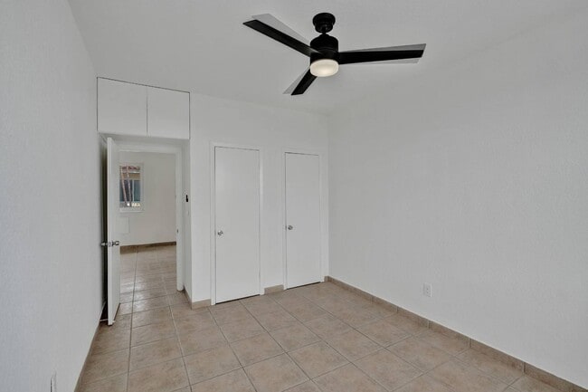 Building Photo - 2160 E Bay Harbor Dr