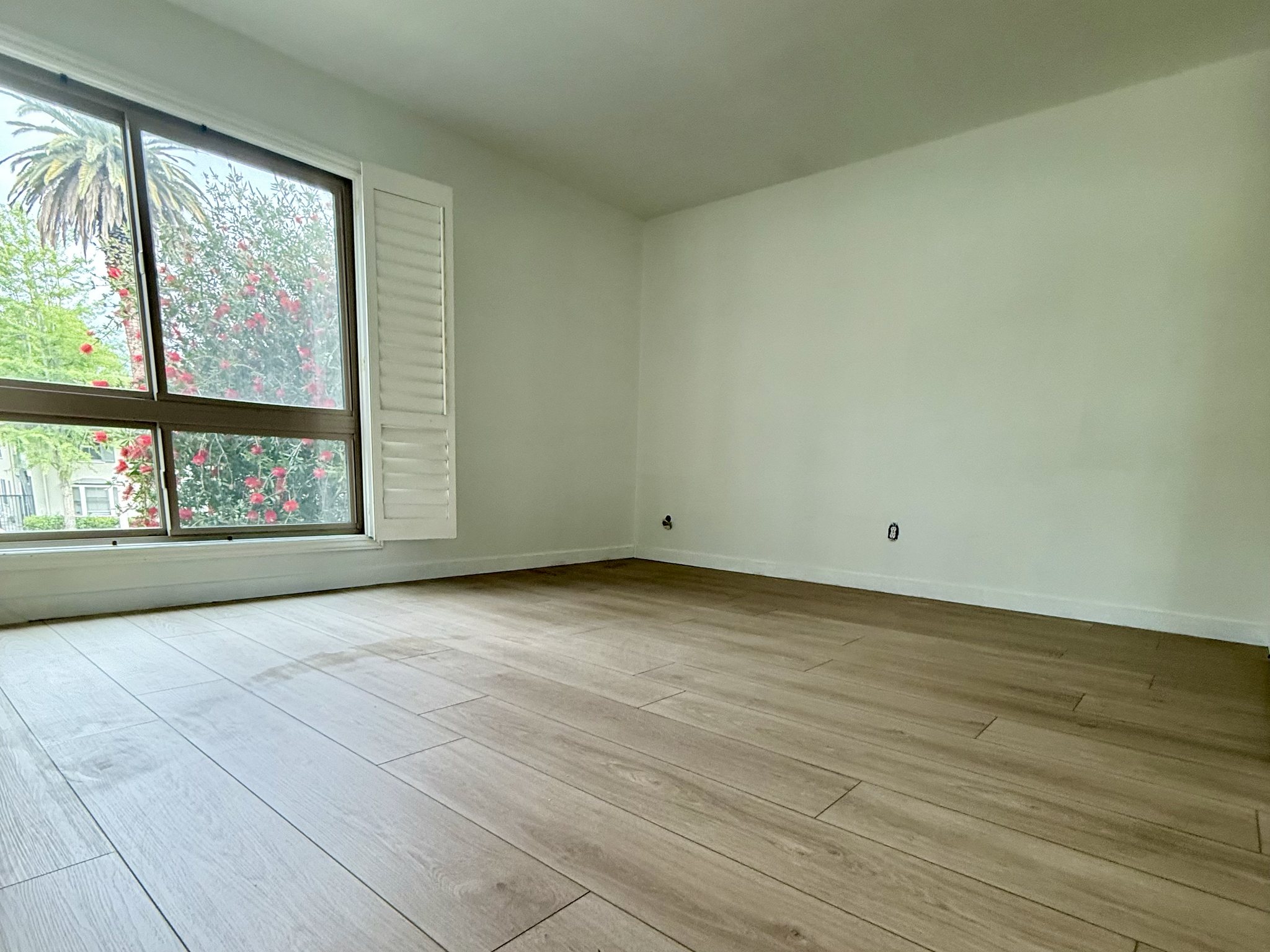 Building Photo - 647 Orange Grove Ave