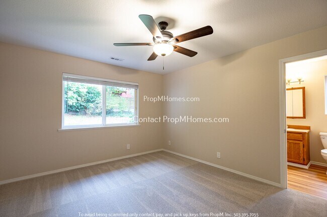 Building Photo - Open-Concept Living with Easy Portland Com...