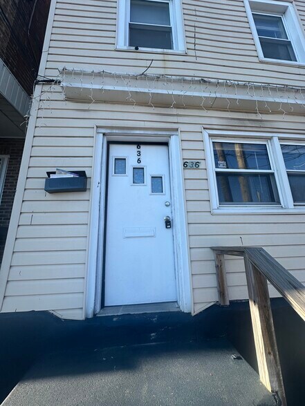 Building Photo - 636 Ridge Ave