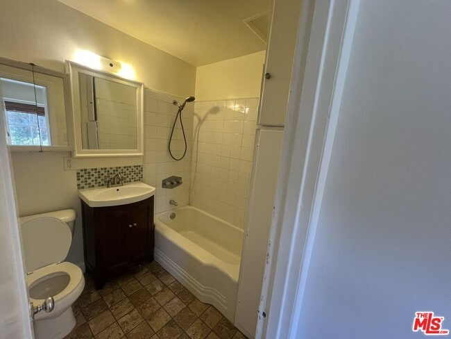 Building Photo - 2019 Cypress Ave.