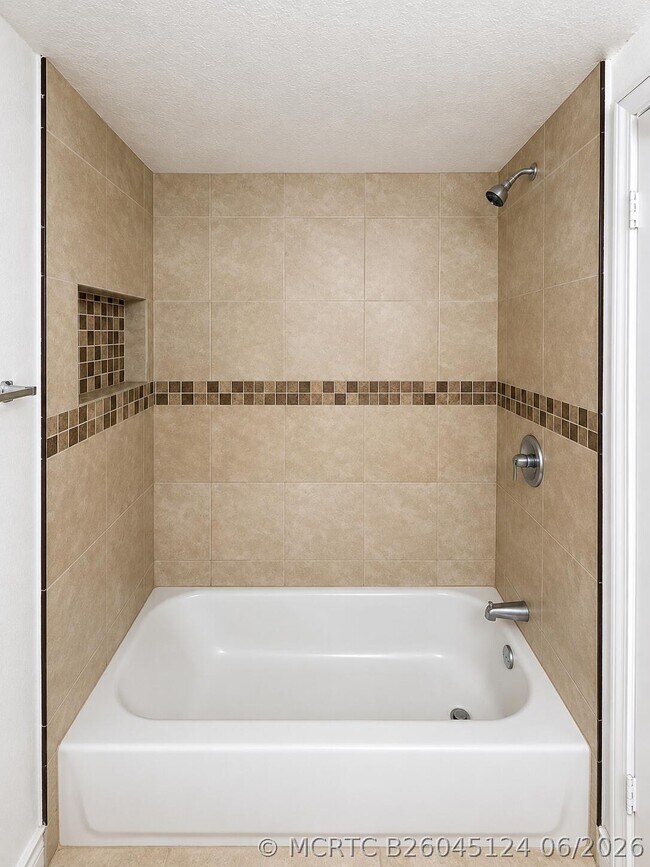 Building Photo - 5728-5728 Blueberry Ct