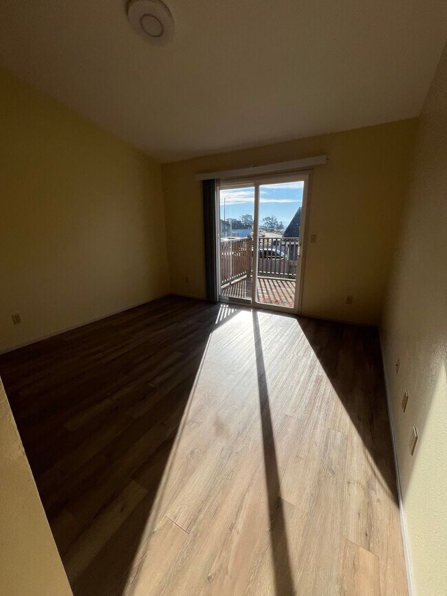 Building Photo - 1805 Caroline Ave