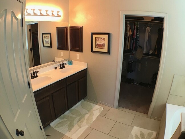 Building Photo - Sandstone Ranch Estates 4 Bed/2Bath with Refrig A/C