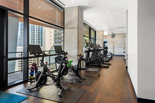 Building Photo - 70 Rainey St