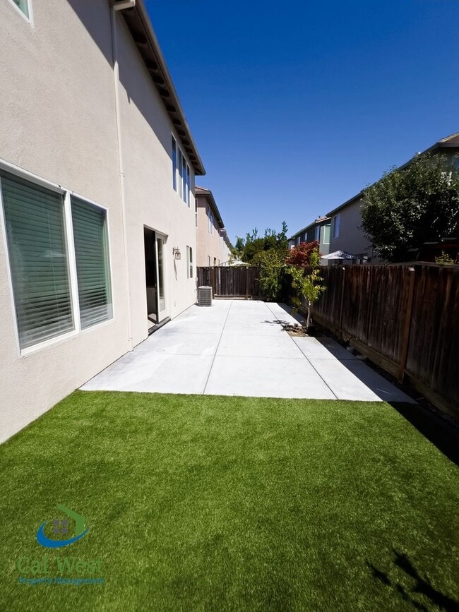 Building Photo - $5295 - 2 Story, 4 bed - 2 Bath Home in se...