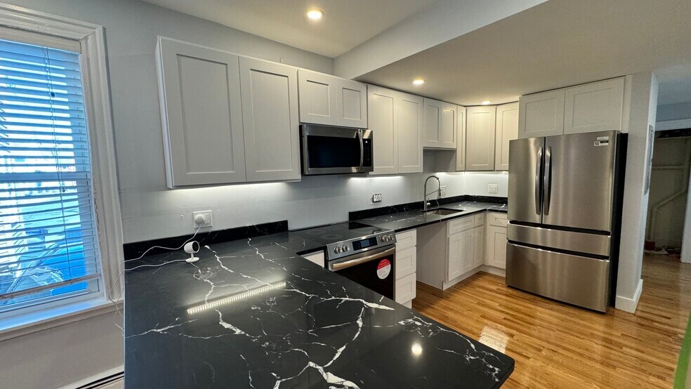 Primary Photo - 23 Farrington Ave
