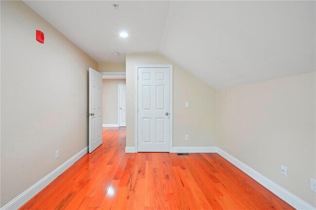 Building Photo - 298 Wickenden St
