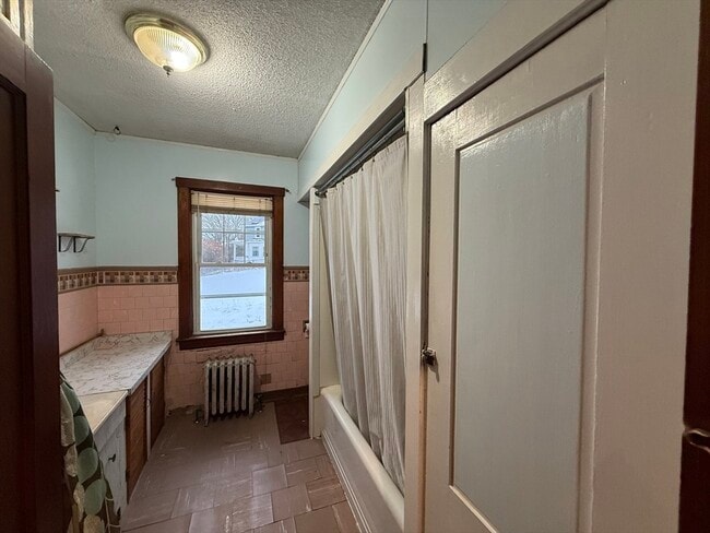 Building Photo - 931 Worcester Rd