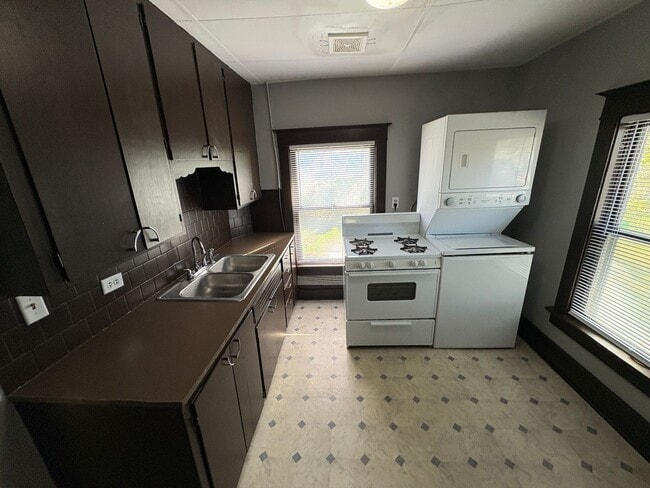 Building Photo - 2963 Dudley St