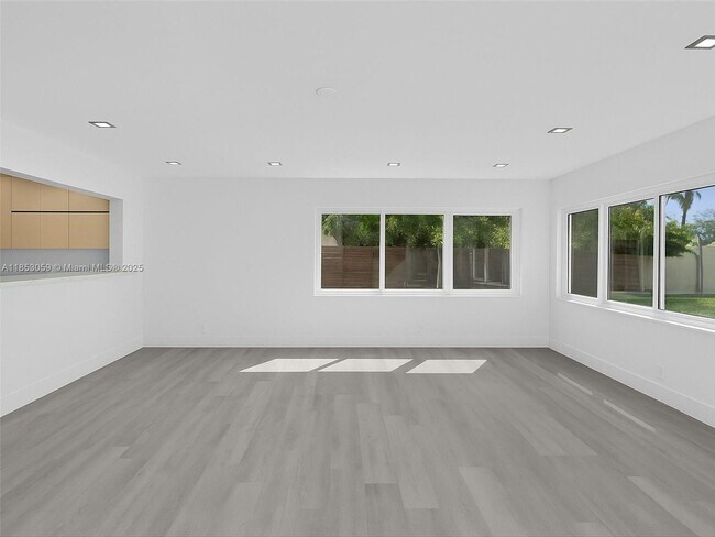 Building Photo - 2048 SW 37th Ave
