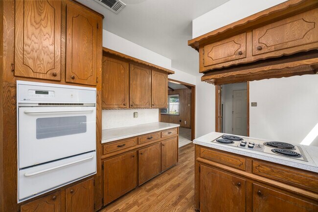 Building Photo - 1030 Lehman St