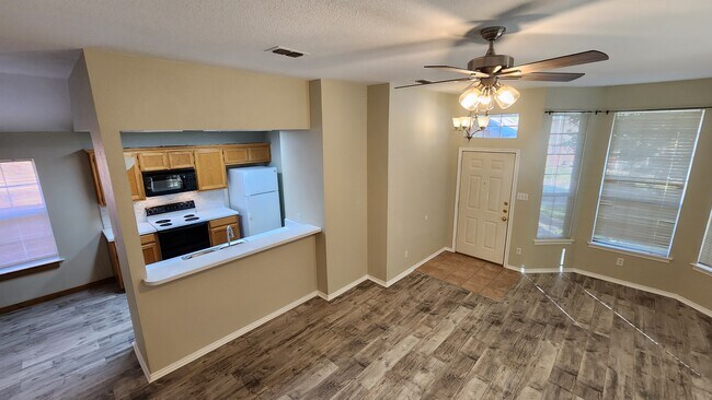 Building Photo - 2016 Lee Dr