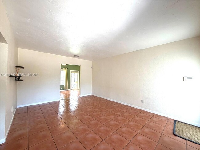 Building Photo - 1840 SW 29th Ave