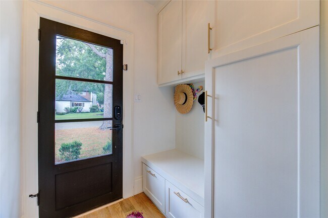 Building Photo - 1002 Daria Dr