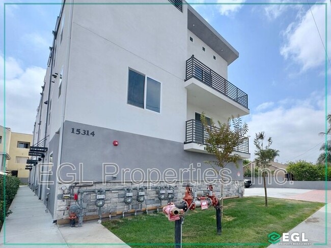 Building Photo - 15314 Grevillea Ave