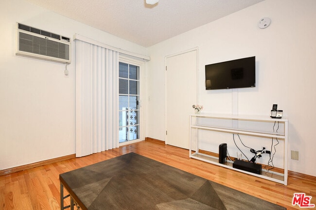 Building Photo - 3720 Vinton Ave