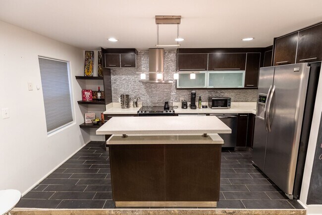 Building Photo - Trendy One Bedroom in Trinidad!