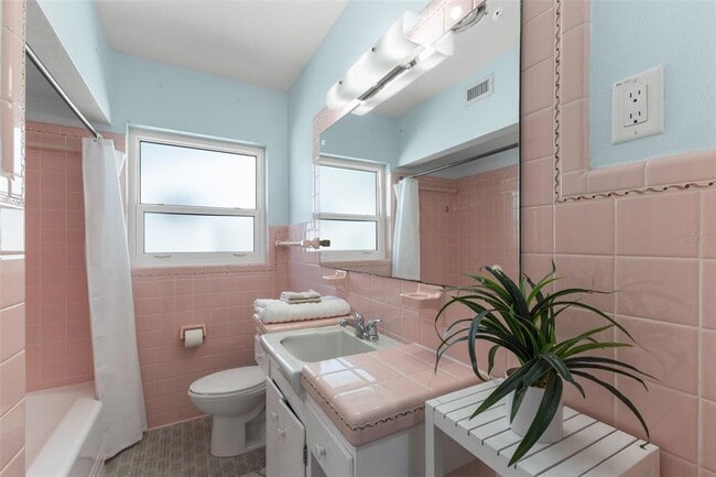 Building Photo - 108 11th Ave